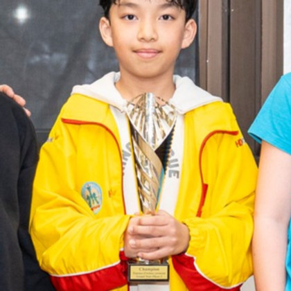 Champion avec son trophée
